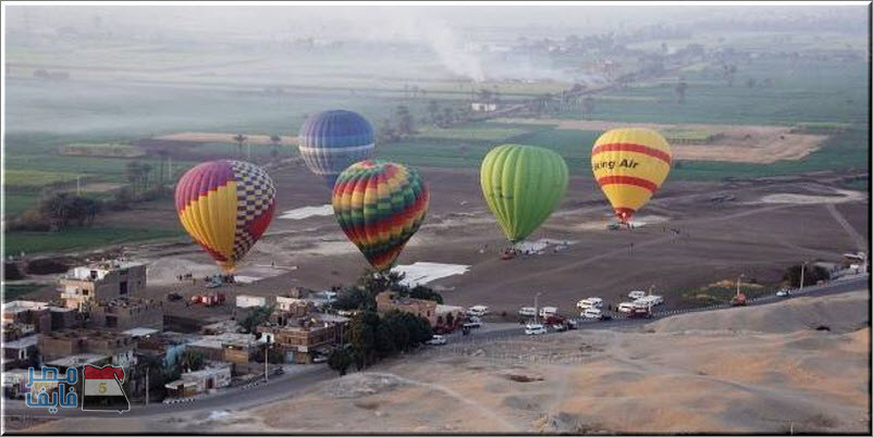 عاجل| سقوط بالون طائر يحمل 21 سائحا.. وشاهد عيان يروي تفاصيل الحادث