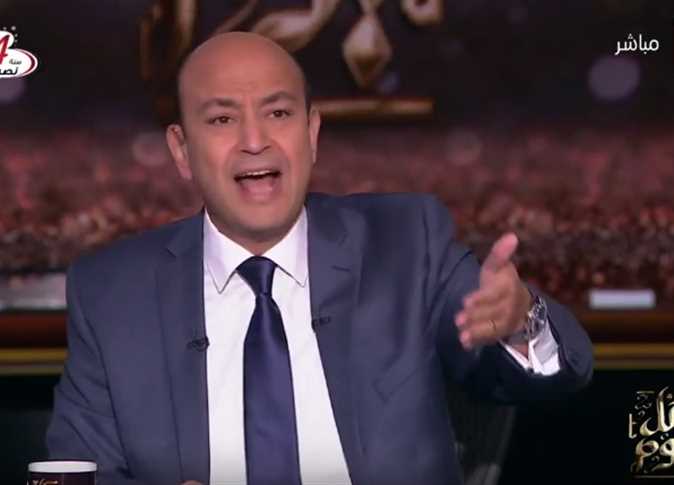 بالفيديو| تعليق ساخر من “عمرو أديب” على تمديد عبد الله السعيد عقده مع الأهلي قائلاً: “الأهلي كعادته في الدقيقة الـ90 جاب جون ودي حاجة تنقط”