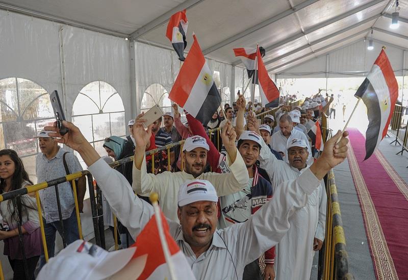 بالفيديو| رقص وزحام المصريون بالكويت أثناء الإدلاء بأصواتهم لليوم الثالث في الانتخابات الرئاسية