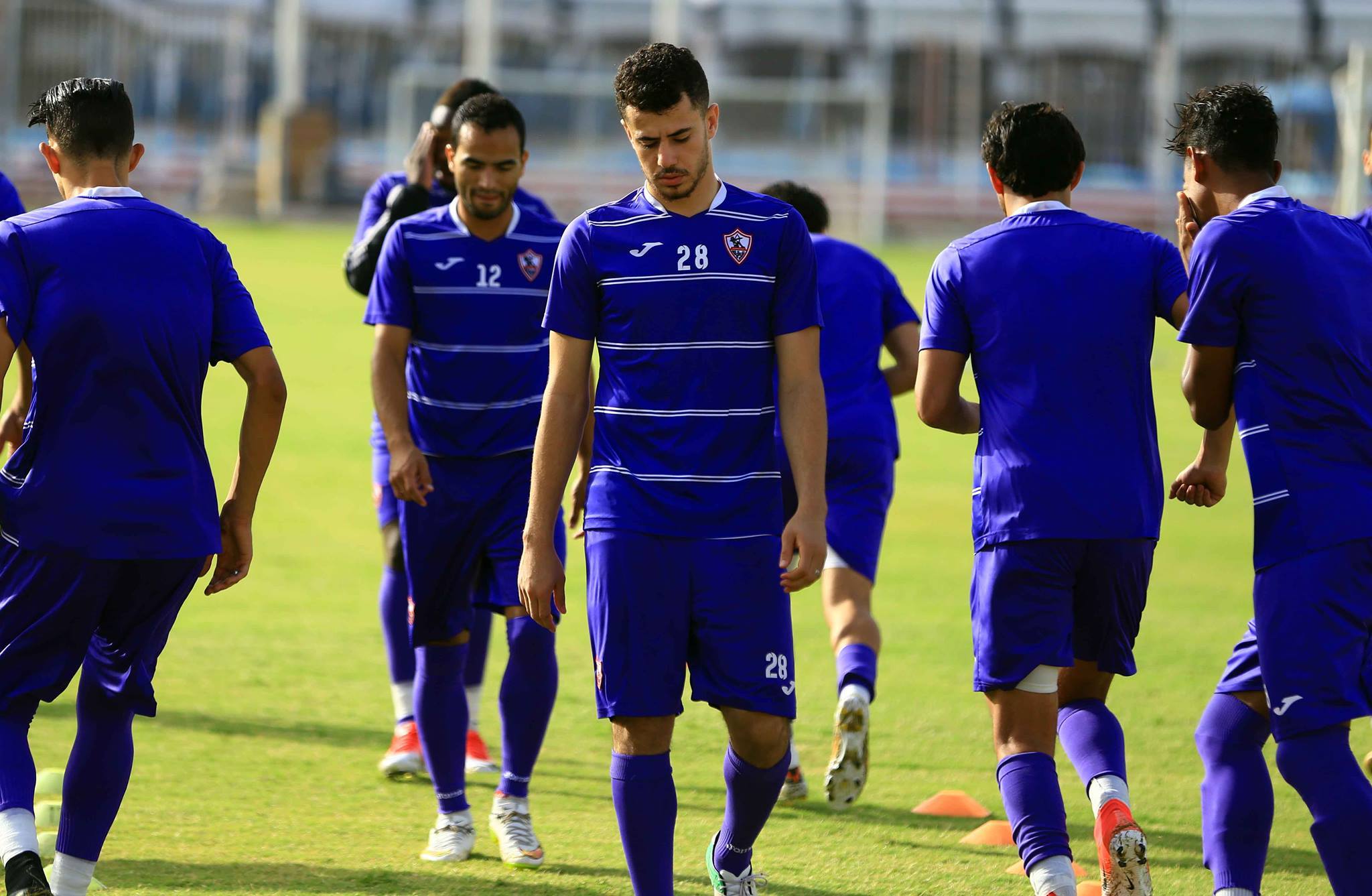 «خناقة» بين لاعبي الزمالك أثناء مرانه اليوم.. و«جلال» يتدخل فيُشعل الموقف