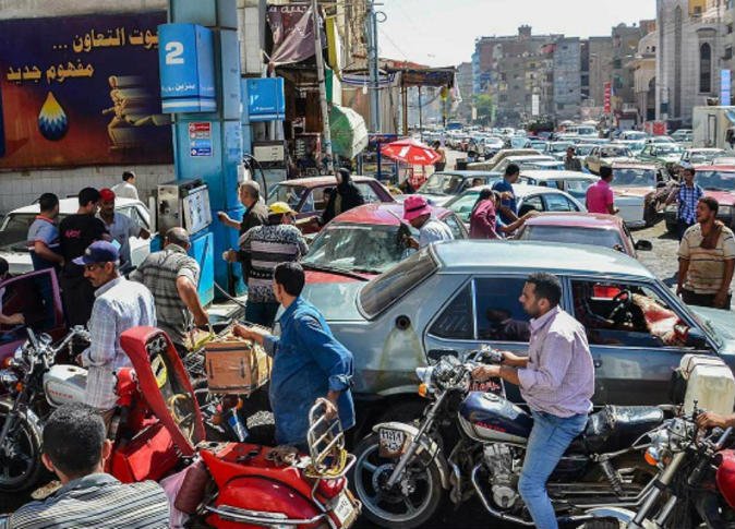 بالتفاصيل.. الحكومة تكشف عن موعد طرح “بنزين جديد” في الأسواق وإلغاء بعض الأنواع الحالية