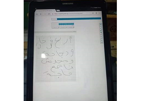 بالصور| “أربع فرخات ودجاجة”.. رواد التواصل يتداولون أغرب إجابات طلاب أولى ثانوي في امتحانات التابلت