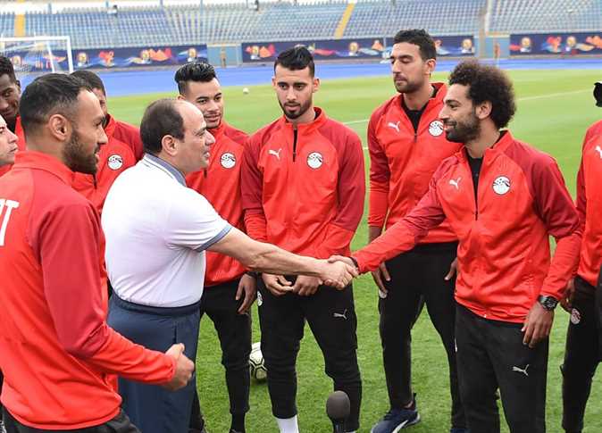 بالصور| ماذا طلب “السيسي” من لاعبي المنتخب الوطني لكرة القدم في زيارته المفاجأة لهم صباح اليوم