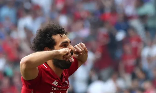 بالصور| محمد صلاح يلاحق ميسي على لقب أفضل لاعب في العالم.. صوت الآن للنجم المصري