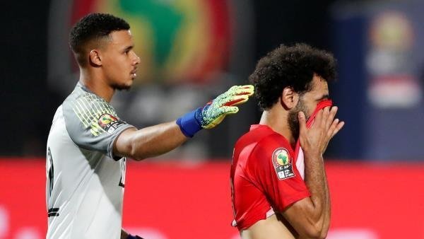 بعد إحرازه هدف التقدم.. محمد صلاح يخرج من الملعب مصاباً أمام توتنهام في مباراة اليوم