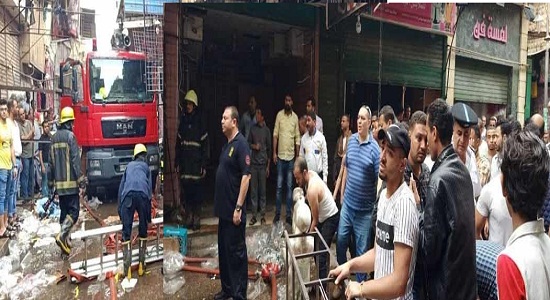 بالصور| نشوب حريق في عدد من المحلات بالموسكي اليوم الجمعة والسيطرة عليه.. إليكم التفاصيل