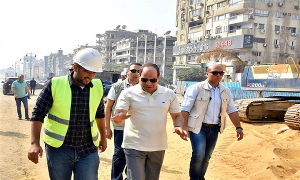 السيسي يتفقد مشروعات الطرق والكباري بمصر الجديدة ويكلف بالانتهاء سريعا