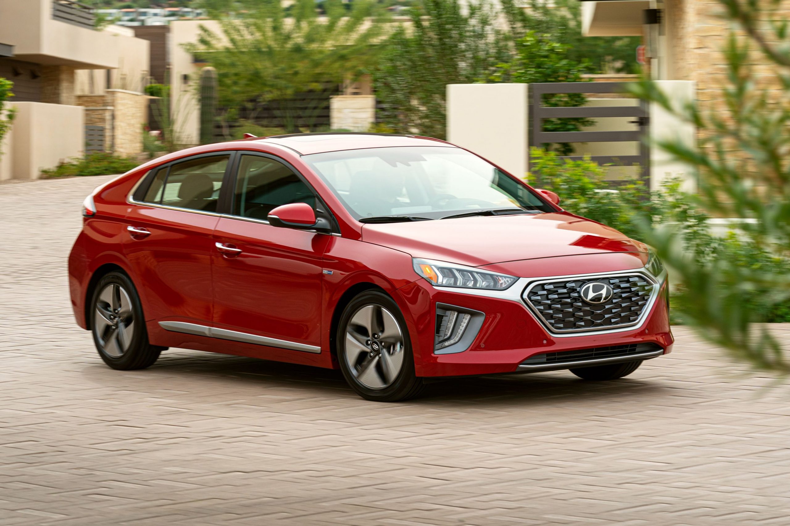 مميزات سيارة هيونداي أيونيك وعيوبها وأسعارها Hyundai Ionic