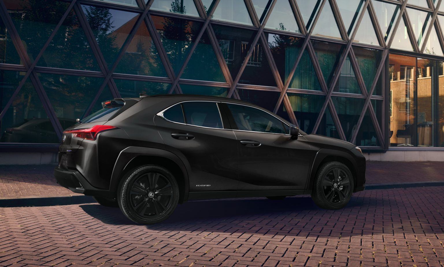 مميزات سيارة لكزس UX وعيوبها وعوامل الأمان Lexus UX