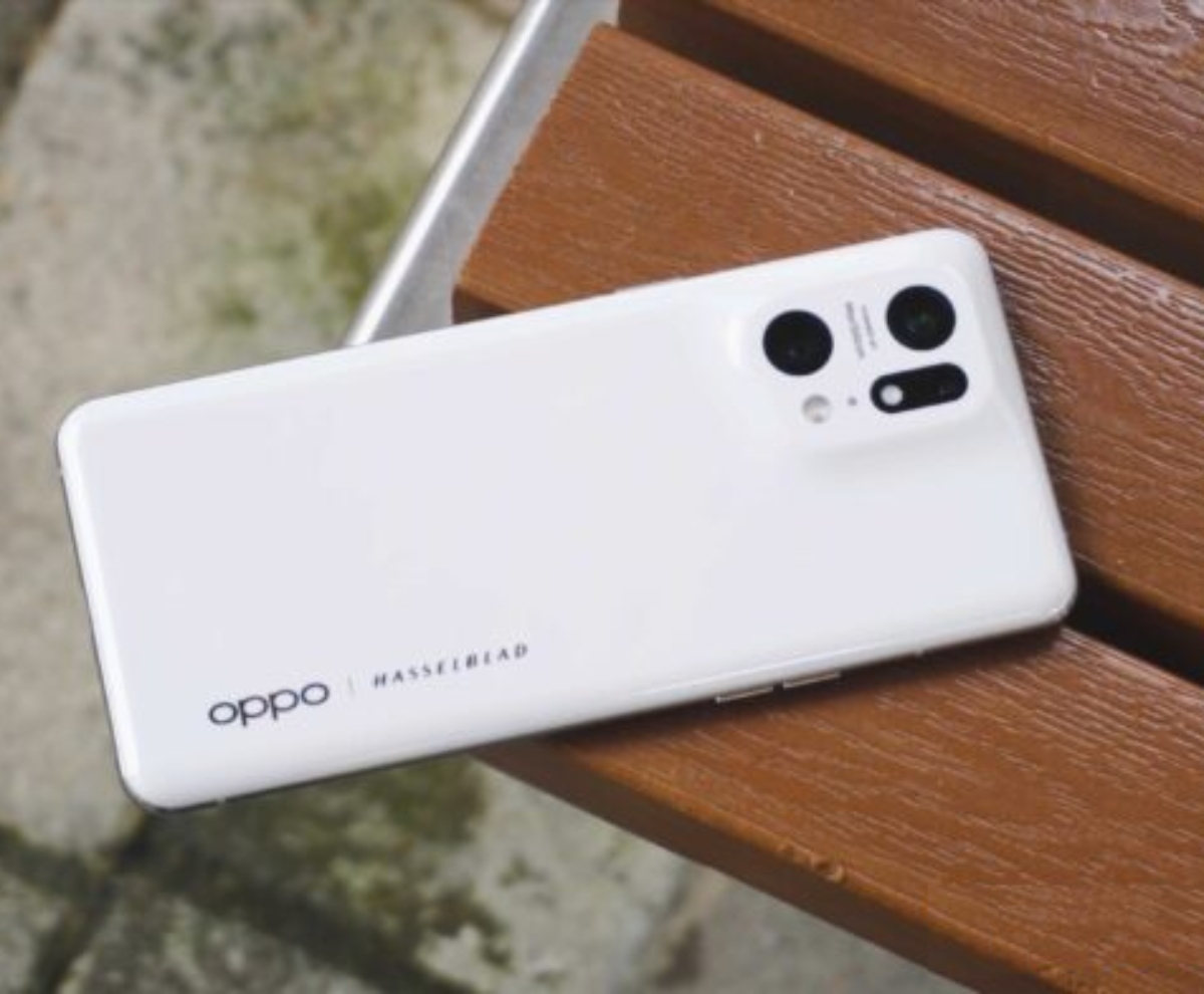 ميزة مثيرة في هاتف OPPO Find X5 Pro.. يمكن وضعه على الصدر لقياس معدل ضربات القلب