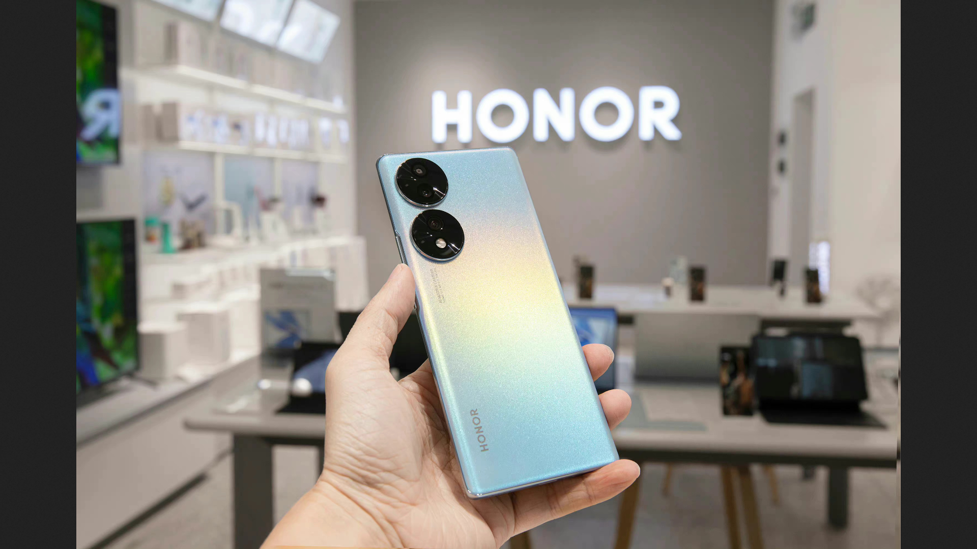 “هونر نازله بالتقيل”.. سعر ومواصفات هاتف Honor 70 Pro