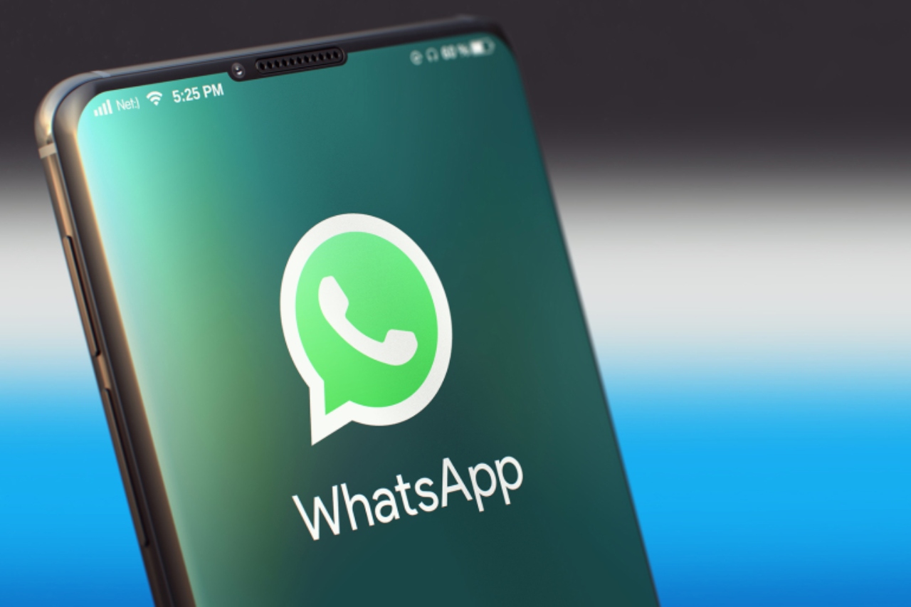 ميزة جديدة.. تحويل الصور إلى ملصقات على WHATSAPP بنقرة واحدة لمستخدمي iOS