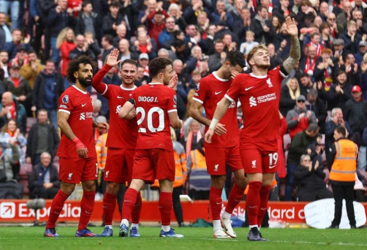 هدفا محمد صلاح يمنحان ليفربول فوزًا 2-0 على إيفرتون بعشرة لاعبين في دربي الميرسيسايد